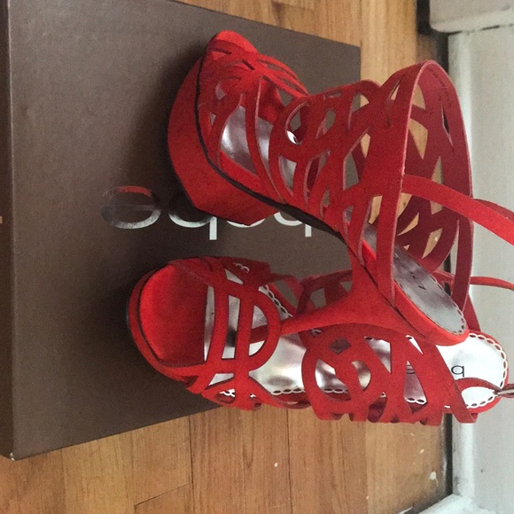 High heels - Picture 2 of 3